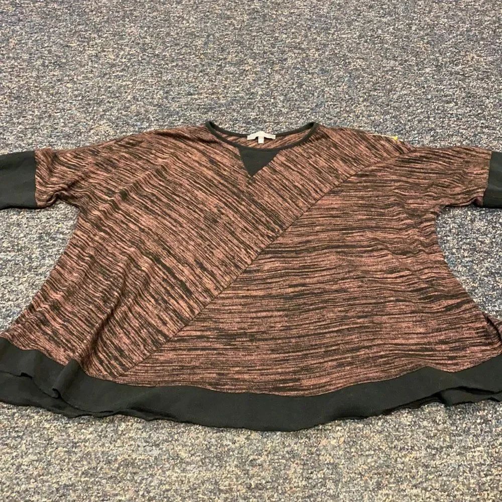Lisa Rinna Marble Print Top sz. L